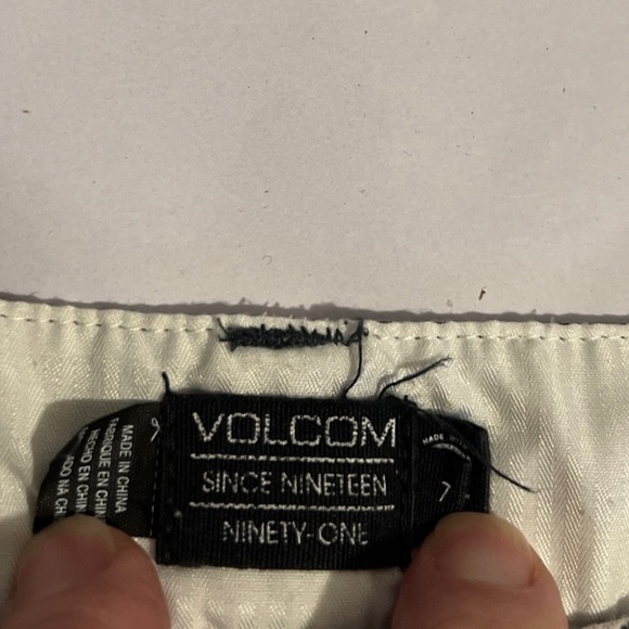 Volcom Womens Short Shorts Juniors Size 7 Floral Cotton Casual Low Rise Shortie - Picture 4 of 8